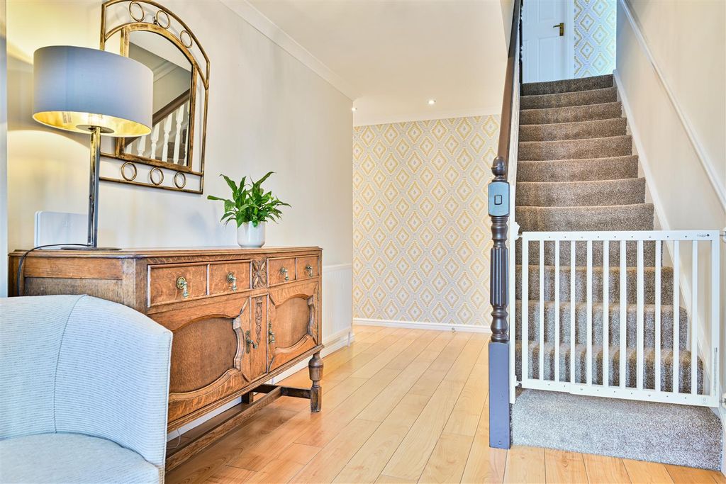 Property photo 2 of 38