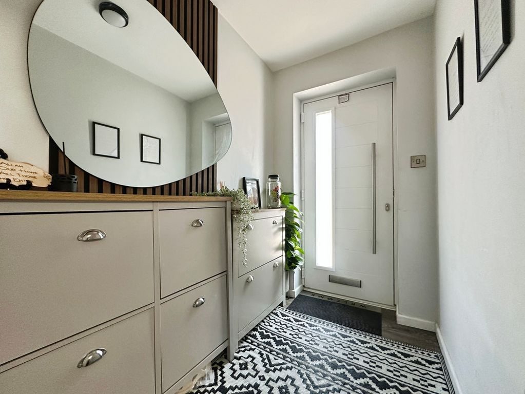 Property photo 3 of 30 Entrance Hall