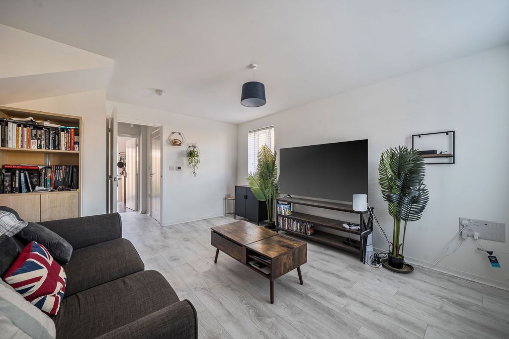 Property photo 3 of 19