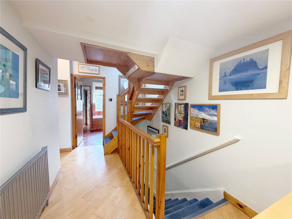 Property photo 2 of 22 Picture No. 21