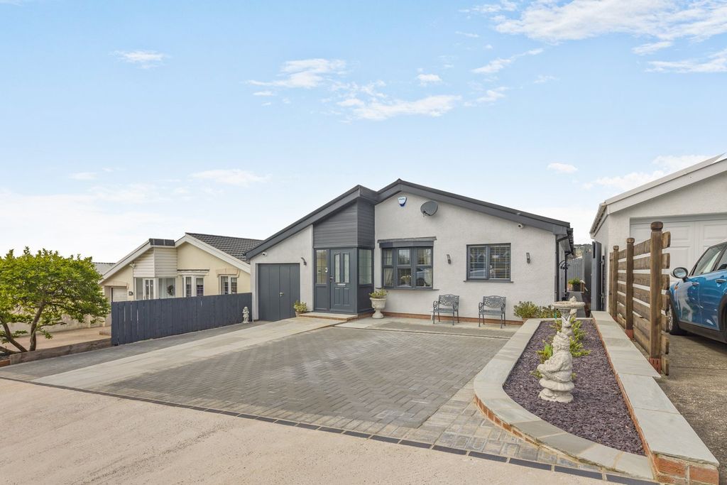 Property photo 1 of 28