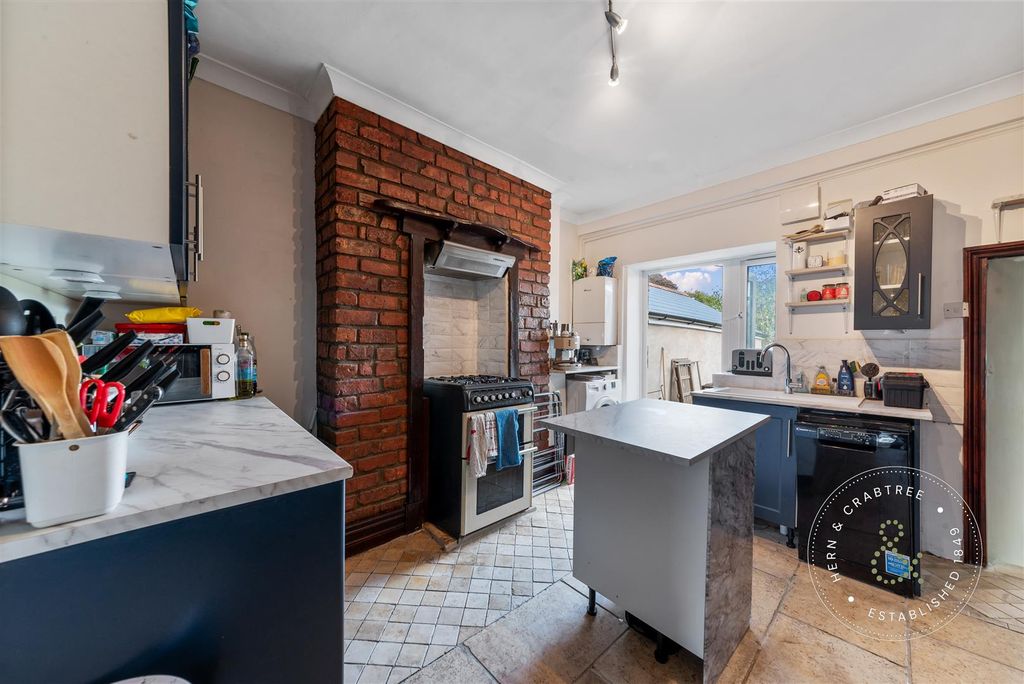 Property photo 3 of 19 Kings-Road-06.Jpg