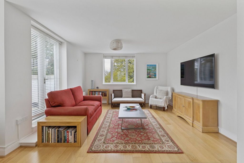 Property photo 2 of 17 Sitting Room