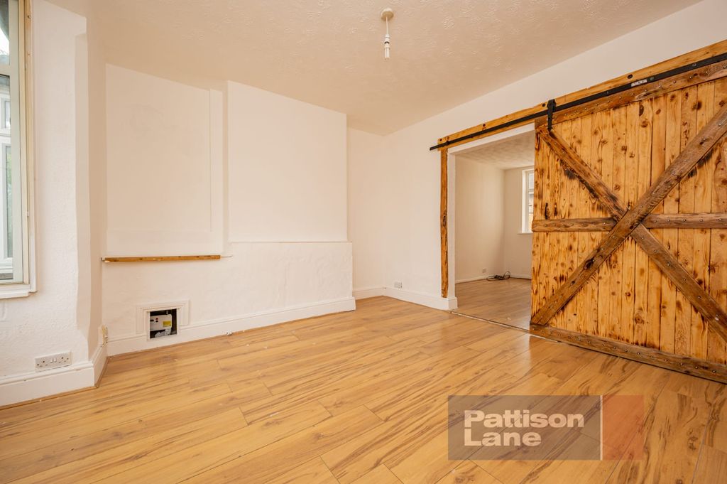Property photo 3 of 10 Dining Room