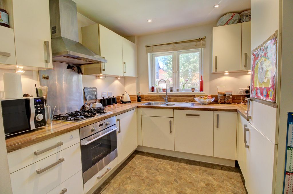 Property photo 2 of 16 Kitchen