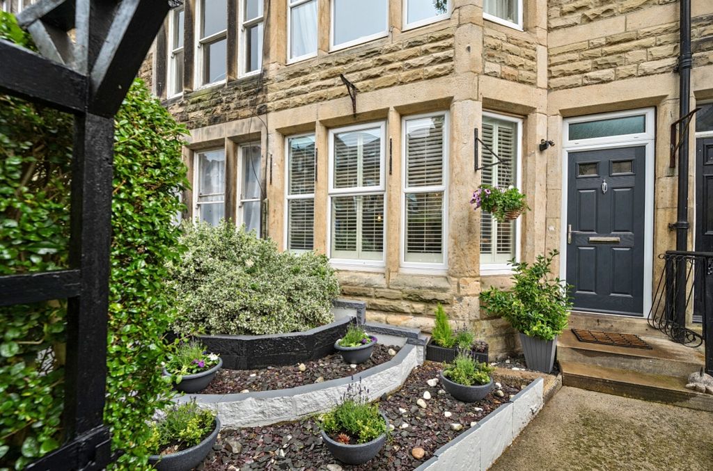 Property photo 1 of 28 Ewemove Harrogate House Front