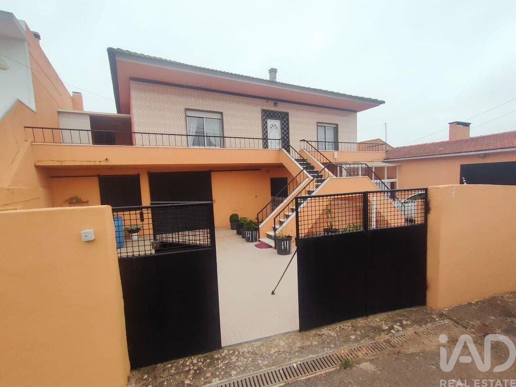 Property photo 2 of 40