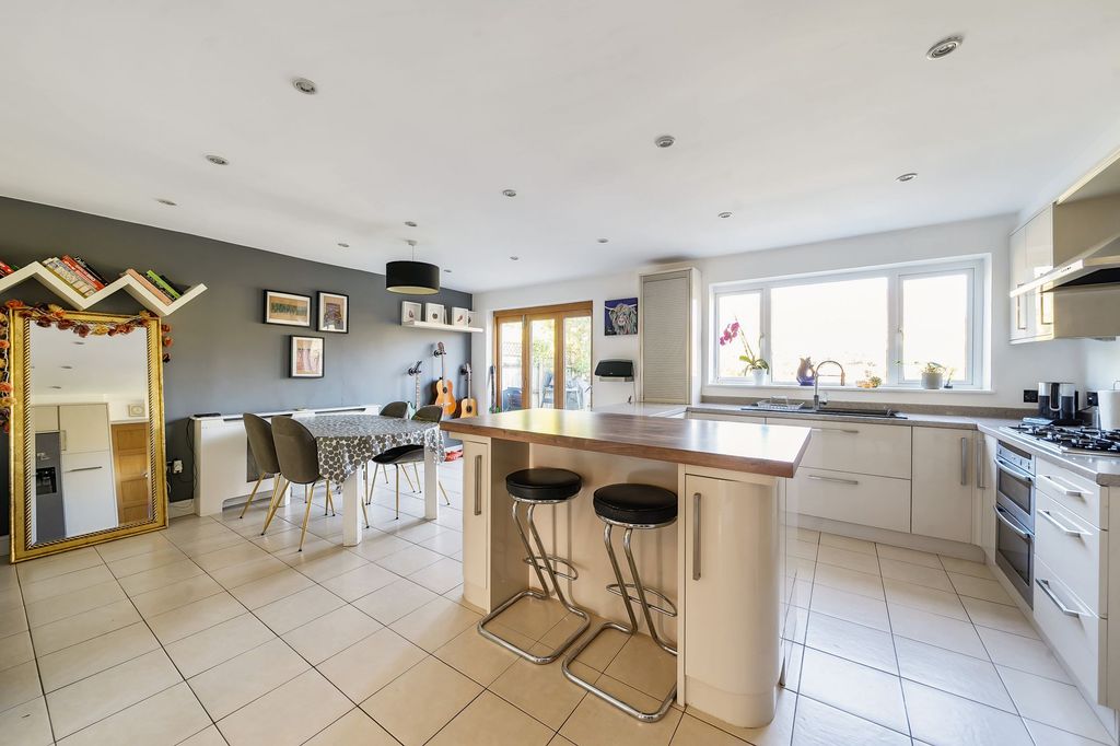 Property photo 2 of 13