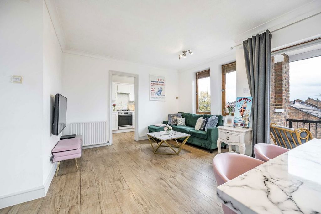 Property photo 2 of 6