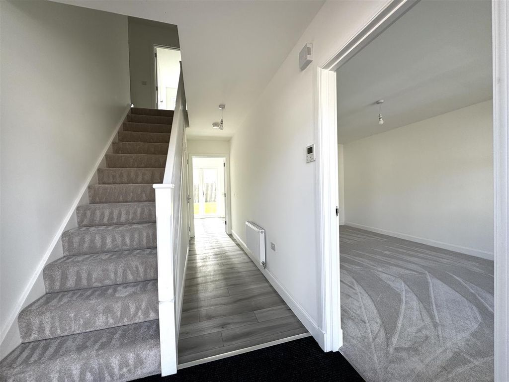 Property photo 2 of 19 Hallway