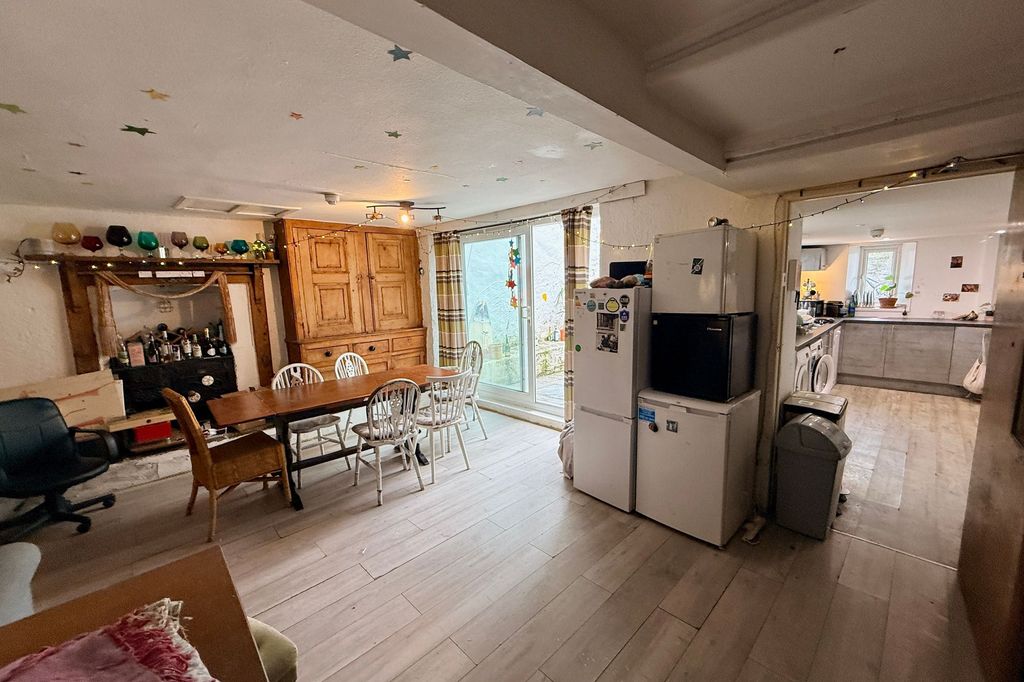 Property photo 2 of 40