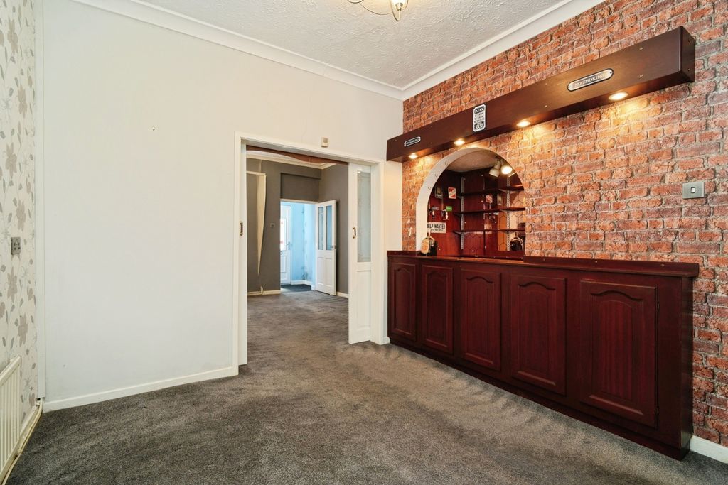 Property photo 3 of 15 Dining Area