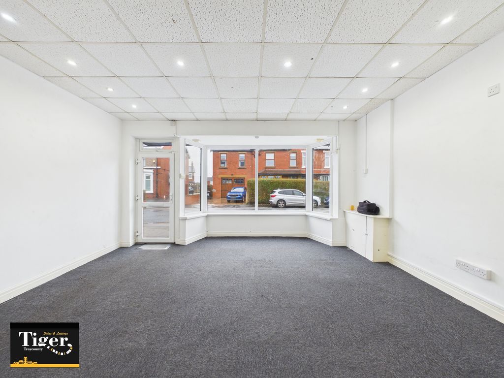 Property photo 3 of 13 Cam03440G0-Pr0546-Still007