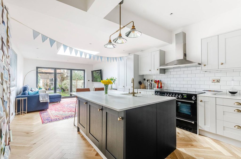 Property photo 1 of 23