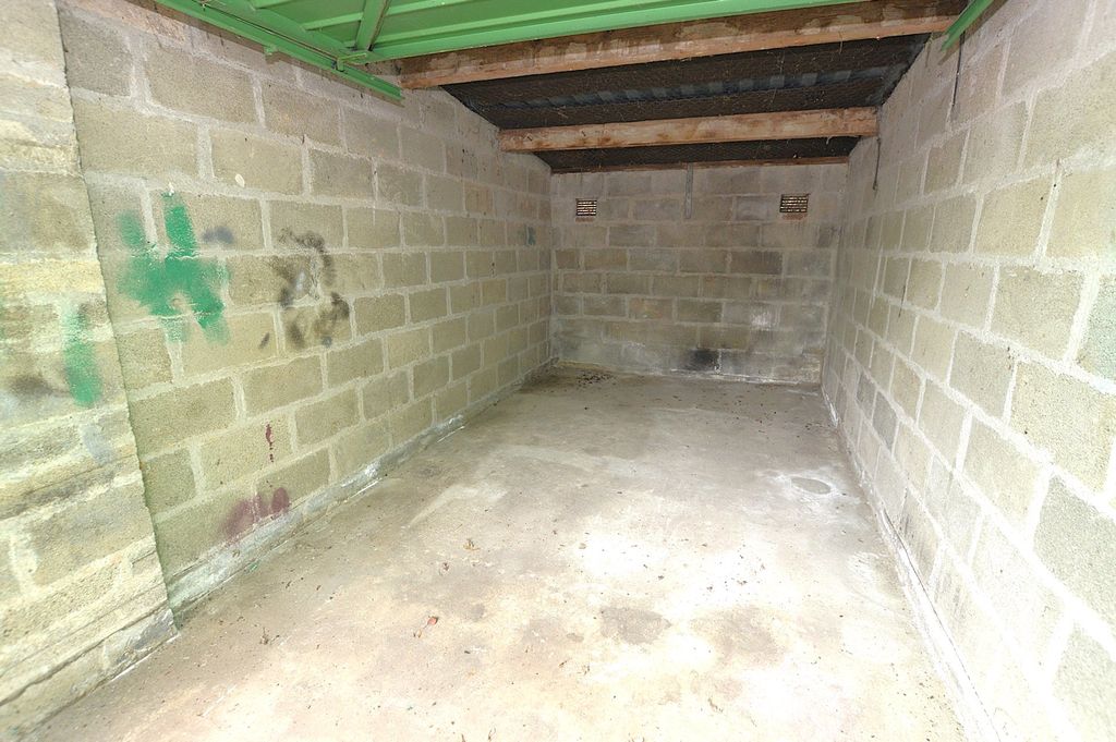 Property photo 2 of 2 Garage Internal