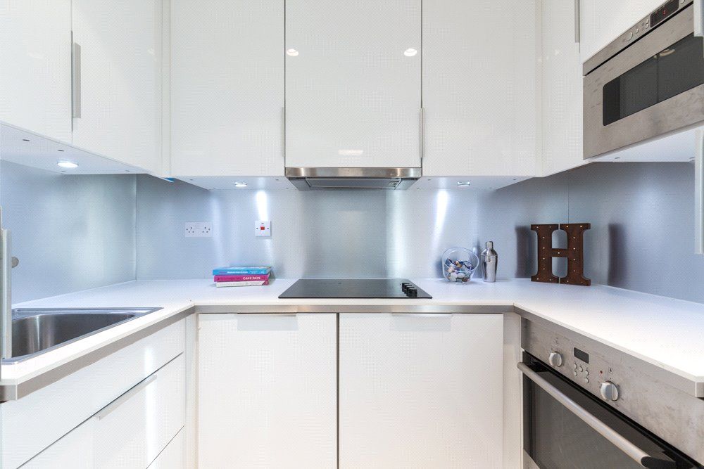 Property photo 3 of 8 Albion Court, E1