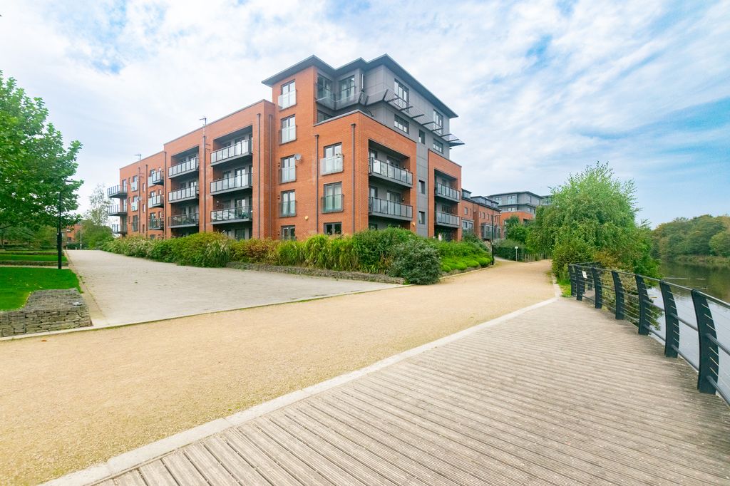 Property photo 2 of 20 Front3