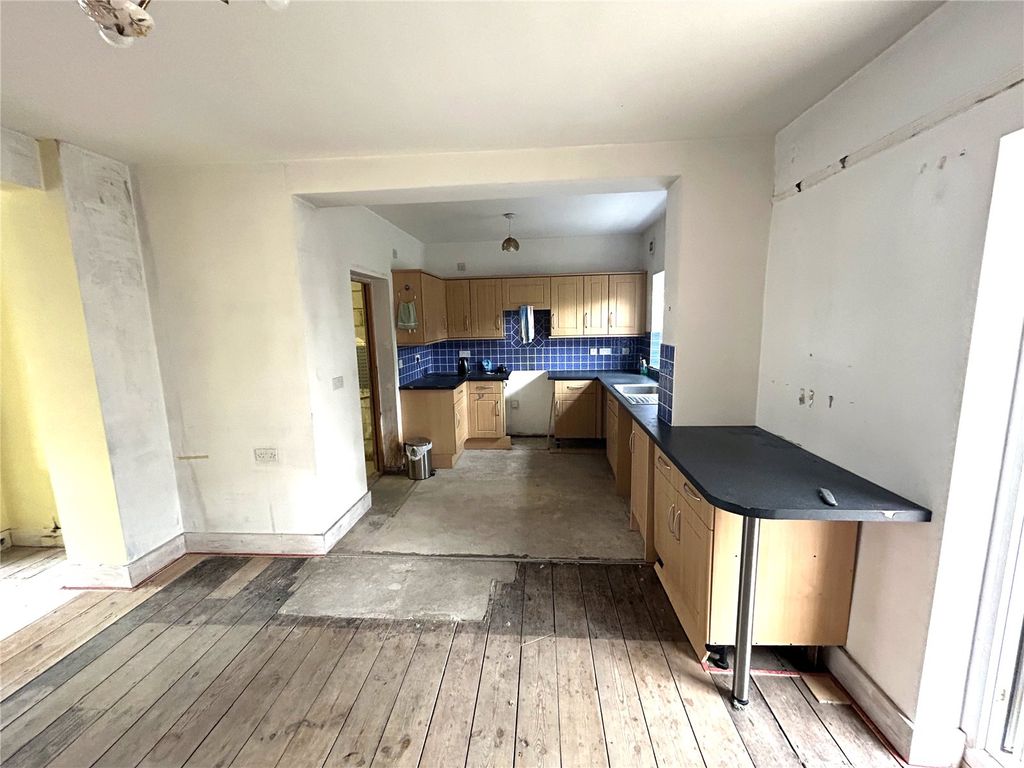 Property photo 3 of 13 Kitchen