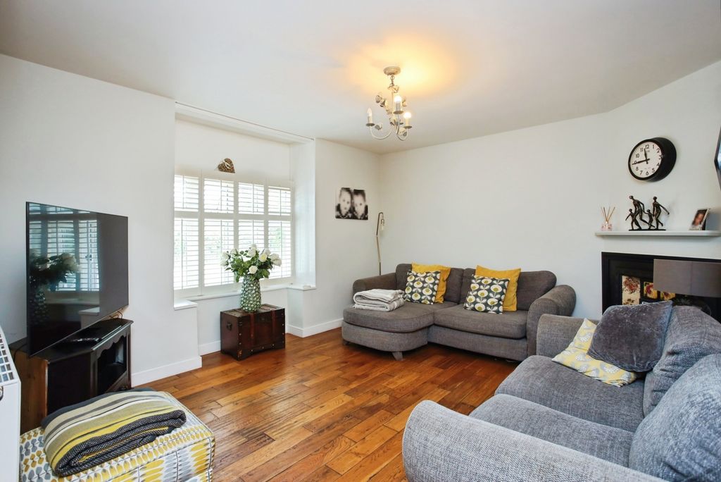 Property photo 3 of 16 Pbox-Img.Jpg