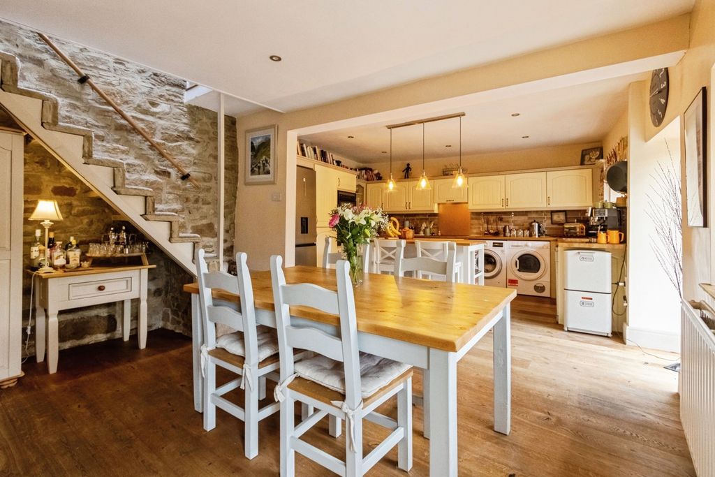 Property photo 3 of 21 Pbox-Img.Jpg