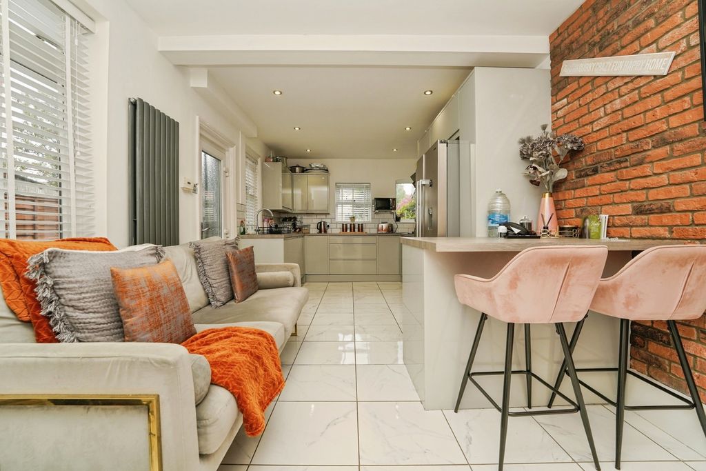 Property photo 3 of 16 Pbox-Img.Jpg