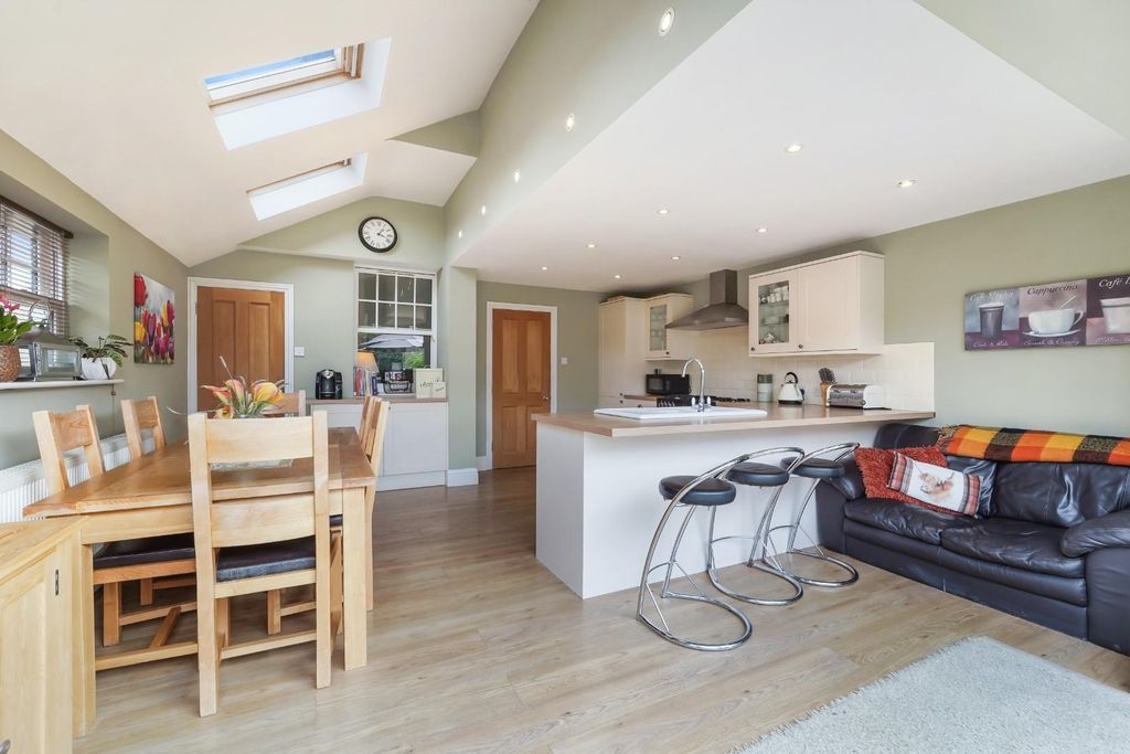 Property photo 3 of 20 Hook Road