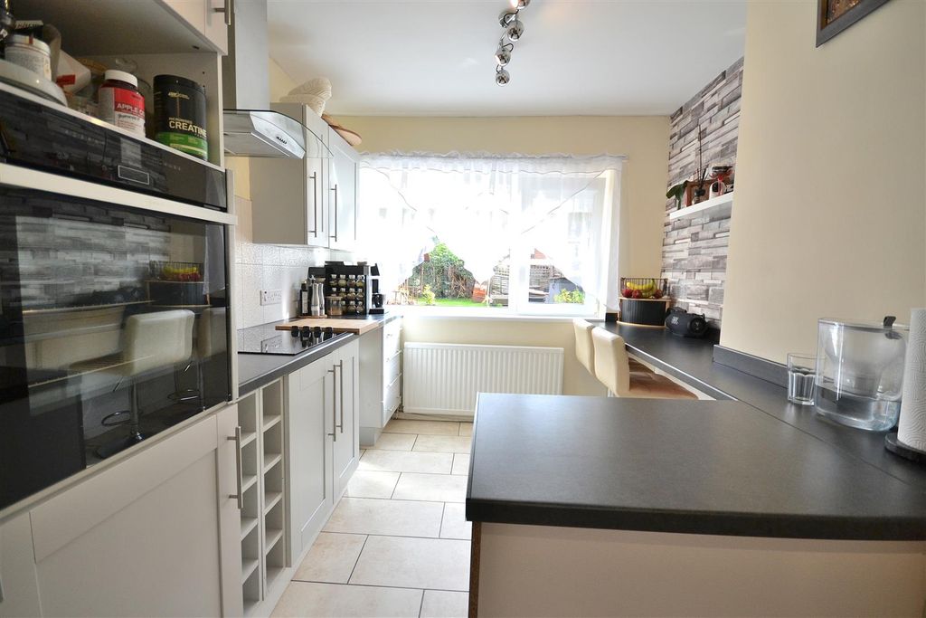 Property photo 3 of 16 Kitchen/ Breakfast Room