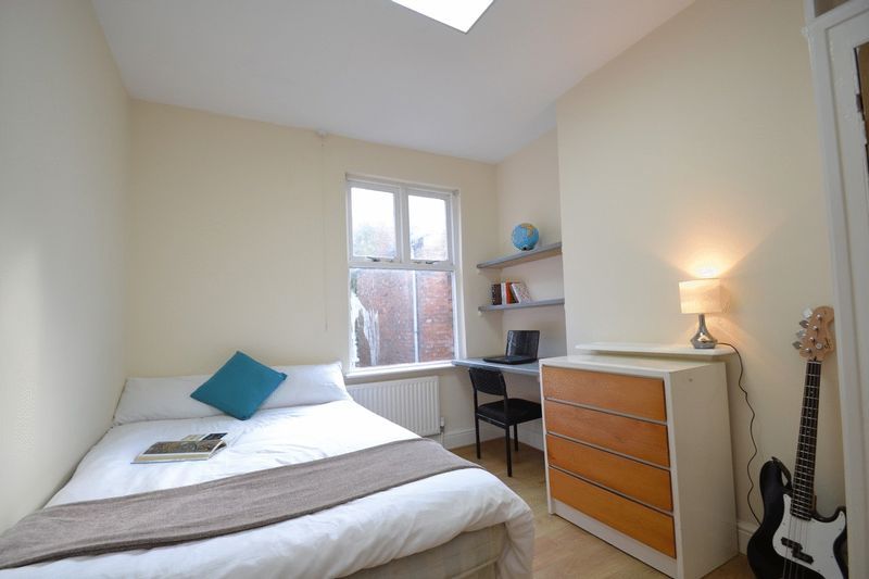 Property photo 2 of 8 Photo 5