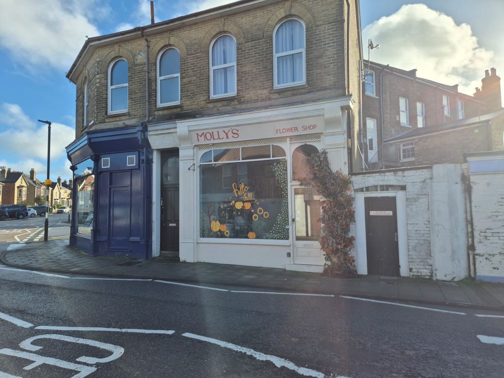 Property photo 1 of 2