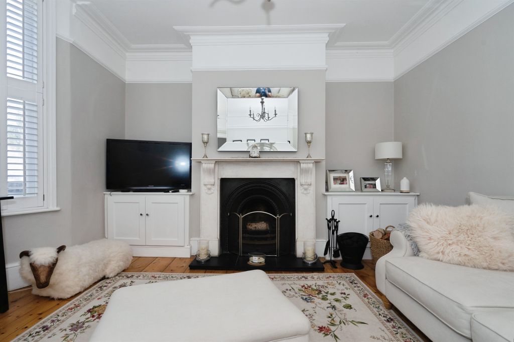 Property photo 2 of 17