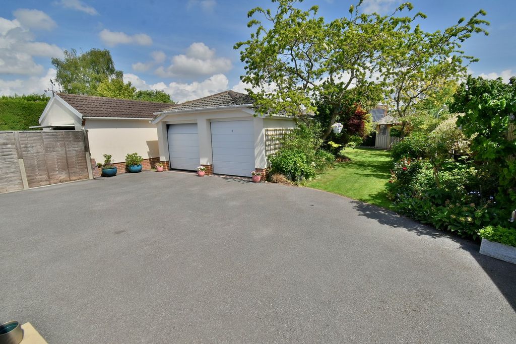 Property photo 3 of 25