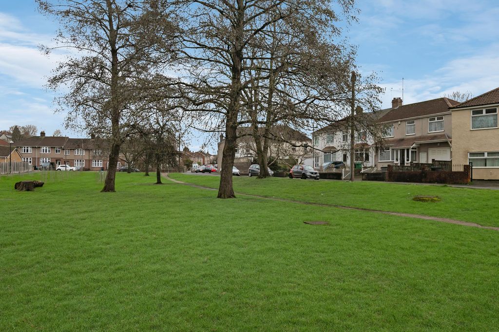 Property photo 3 of 27