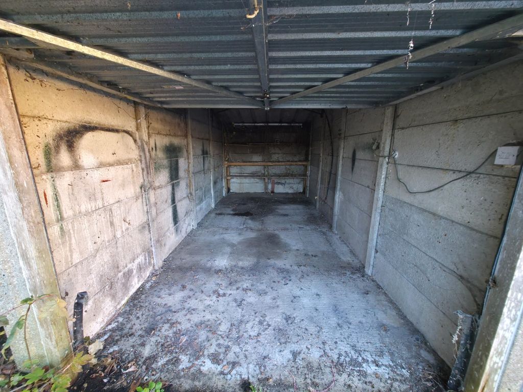 Property photo 3 of 6 9E6Ab535-De0c-480d-B9c3-d3521312B2B3.Jpg