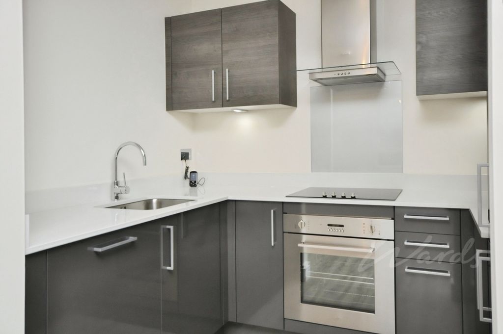 Property photo 1 of 5 Peninsula Kitchen