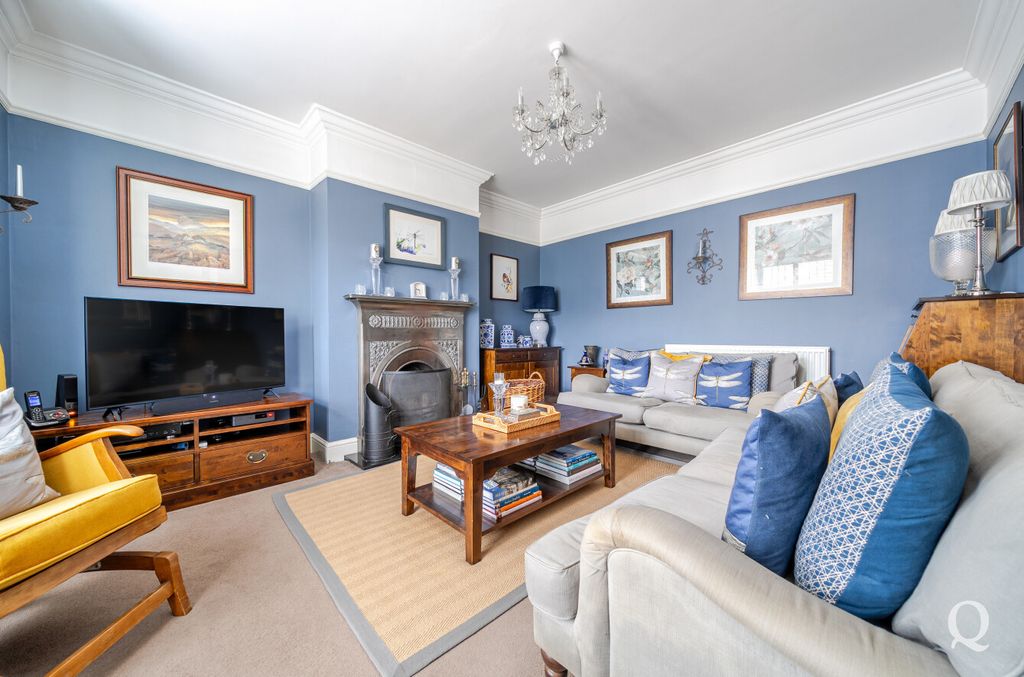 Property photo 3 of 28 E4E7E048-B9B0-478...