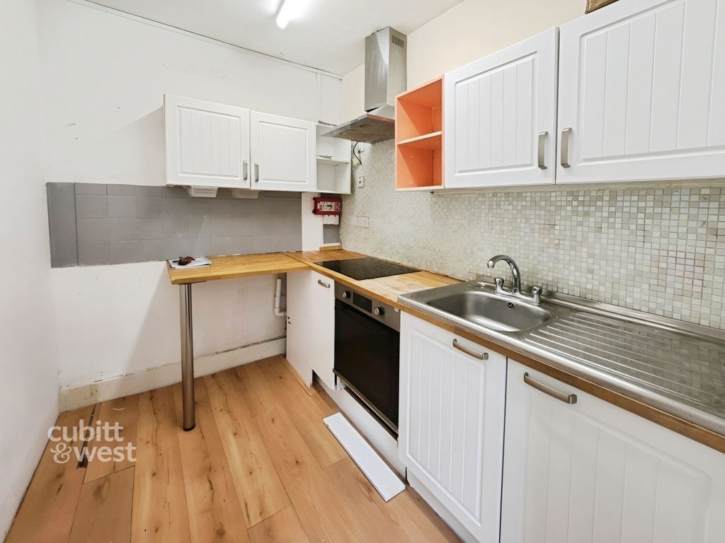 Property photo 1 of 6 F411A837-2