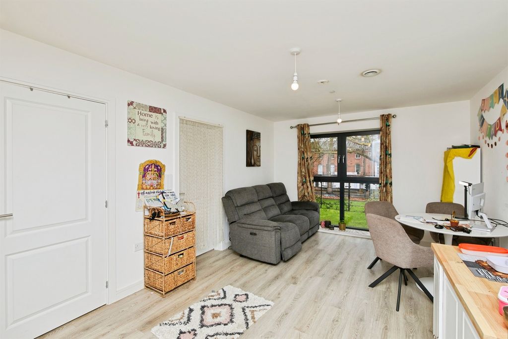 Additional image 5 of 2 bed flat for saleBilsborrow Avenue, Derby DE1