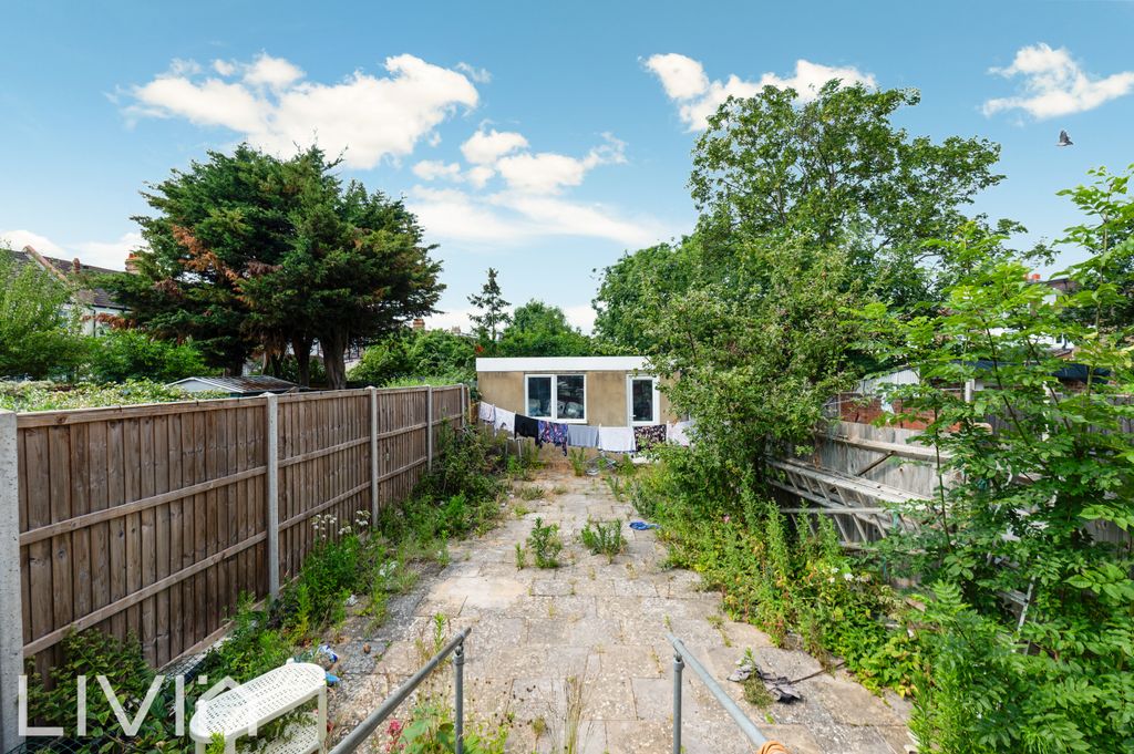 Property photo 3 of 11 Ederline Avenue, 69-32