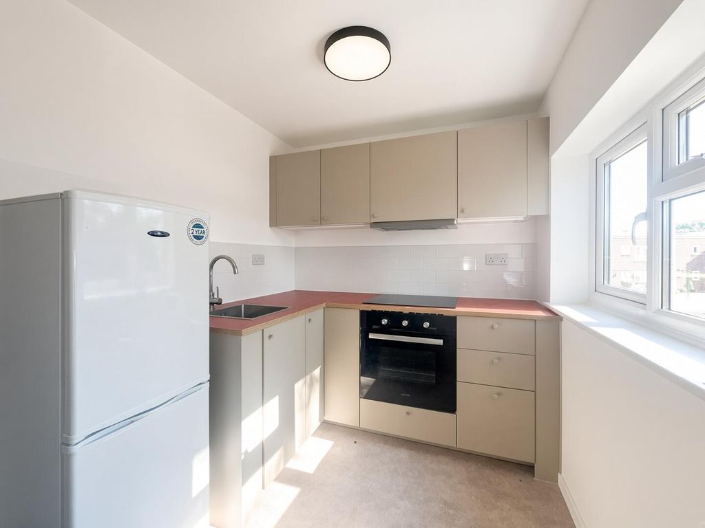 Property photo 2 of 7 Kitchen