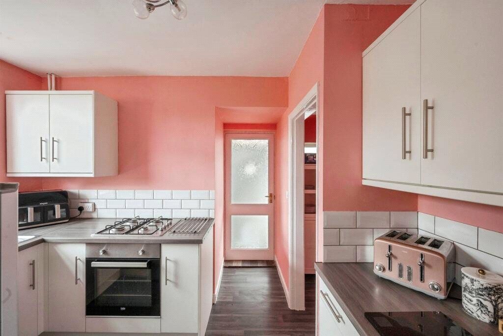 Property photo 2 of 19 Kitchen