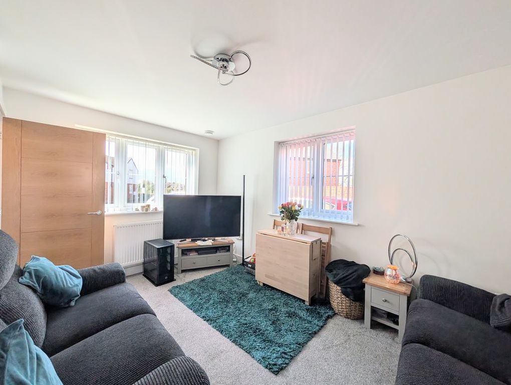 Property photo 2 of 14 Lounge