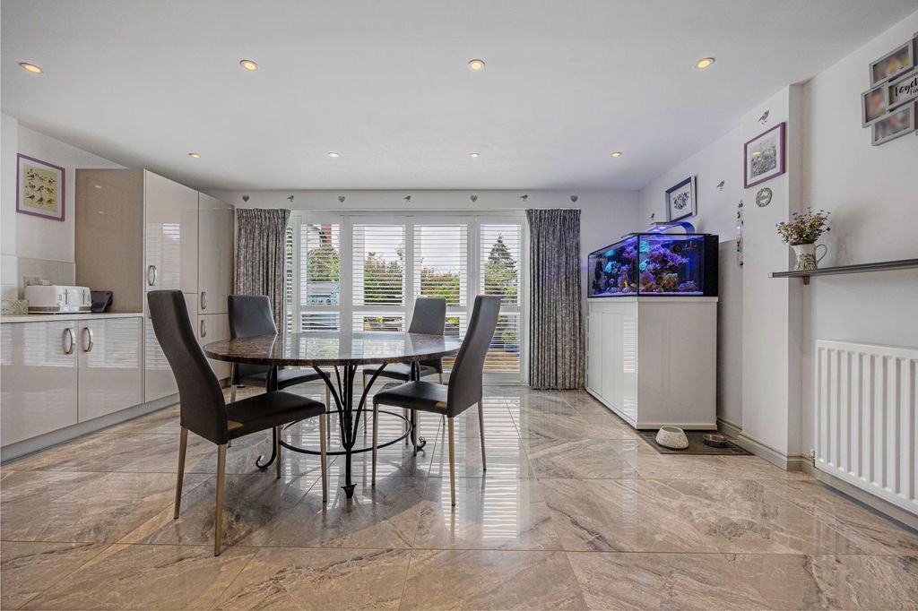 Property photo 3 of 26