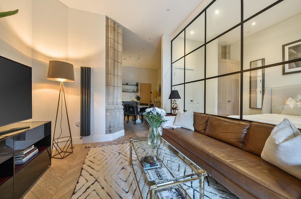 Property photo 3 of 18 1361768-10-68Dbe04Ad9542.Jpg