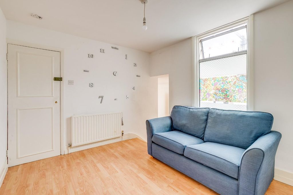 Property photo 2 of 11 Southampton Way 45, Flat 2-9.Jpg