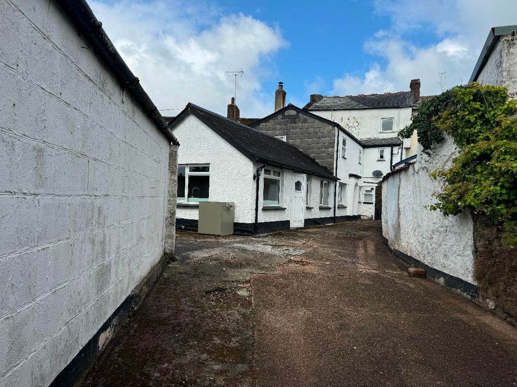 Property photo 3 of 18