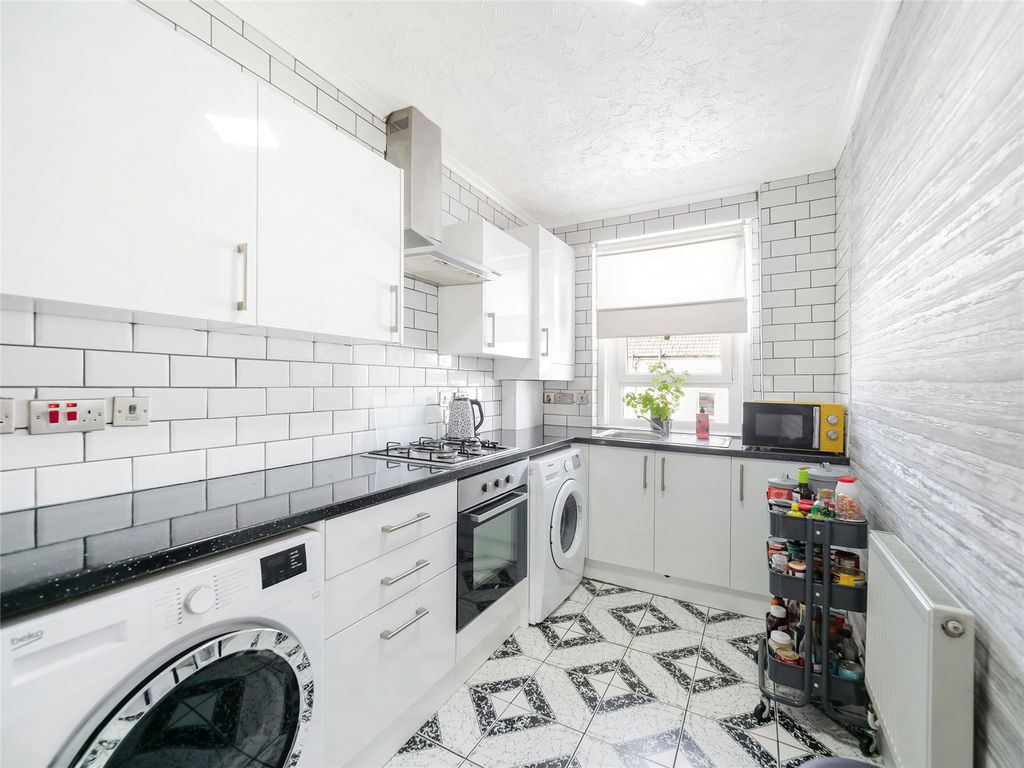 Property photo 3 of 17 Kitchen