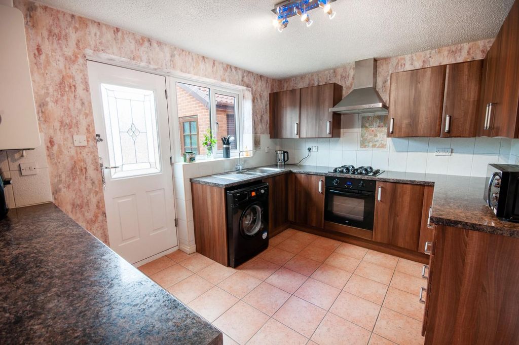 Property photo 3 of 25 Kitchen
