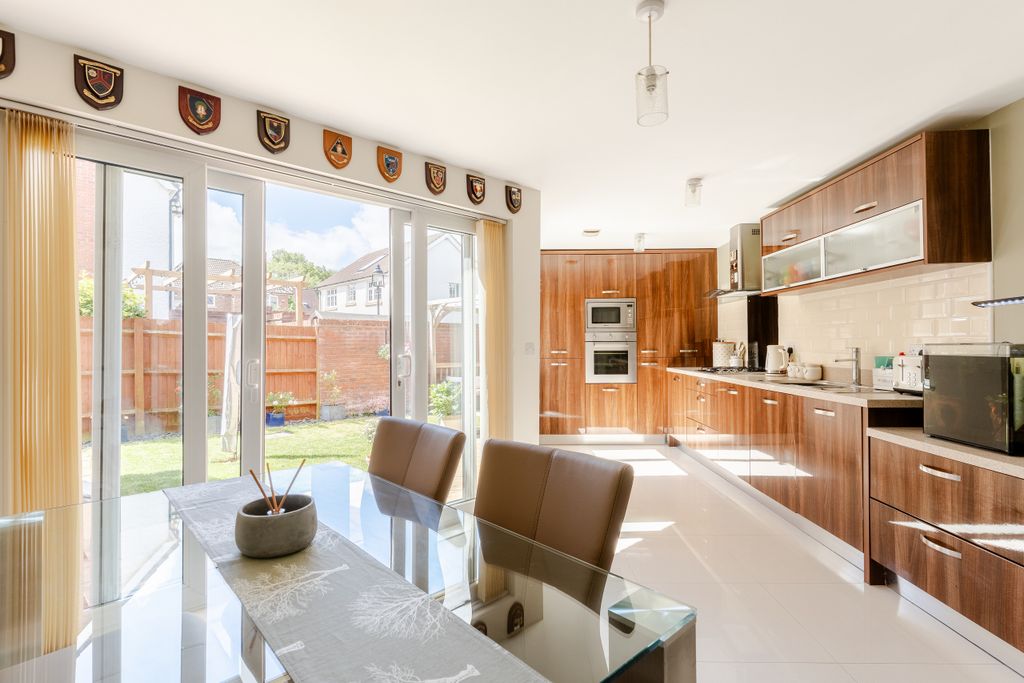 Property photo 1 of 16 A7407445-Hdr-14