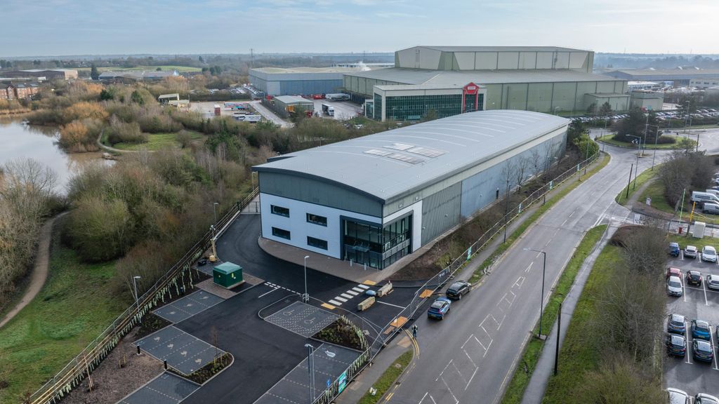 Property photo 1 of 13 20260128Parkway01.Jpg