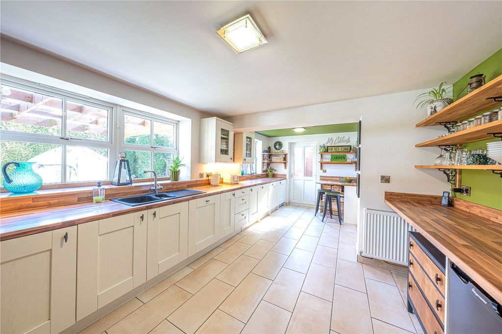 Property photo 2 of 38 Picture No. 08